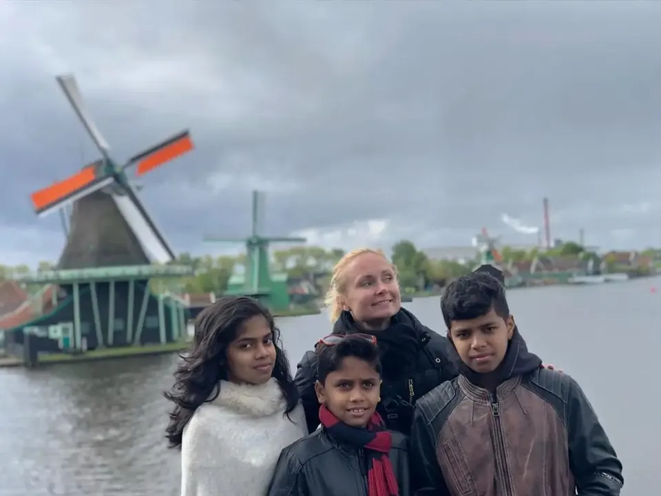 A family visiting the windmills of Zaanse Schans