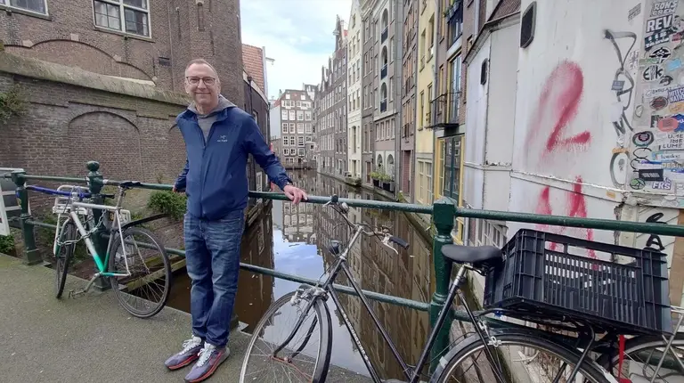 A quiet Amsterdam canal